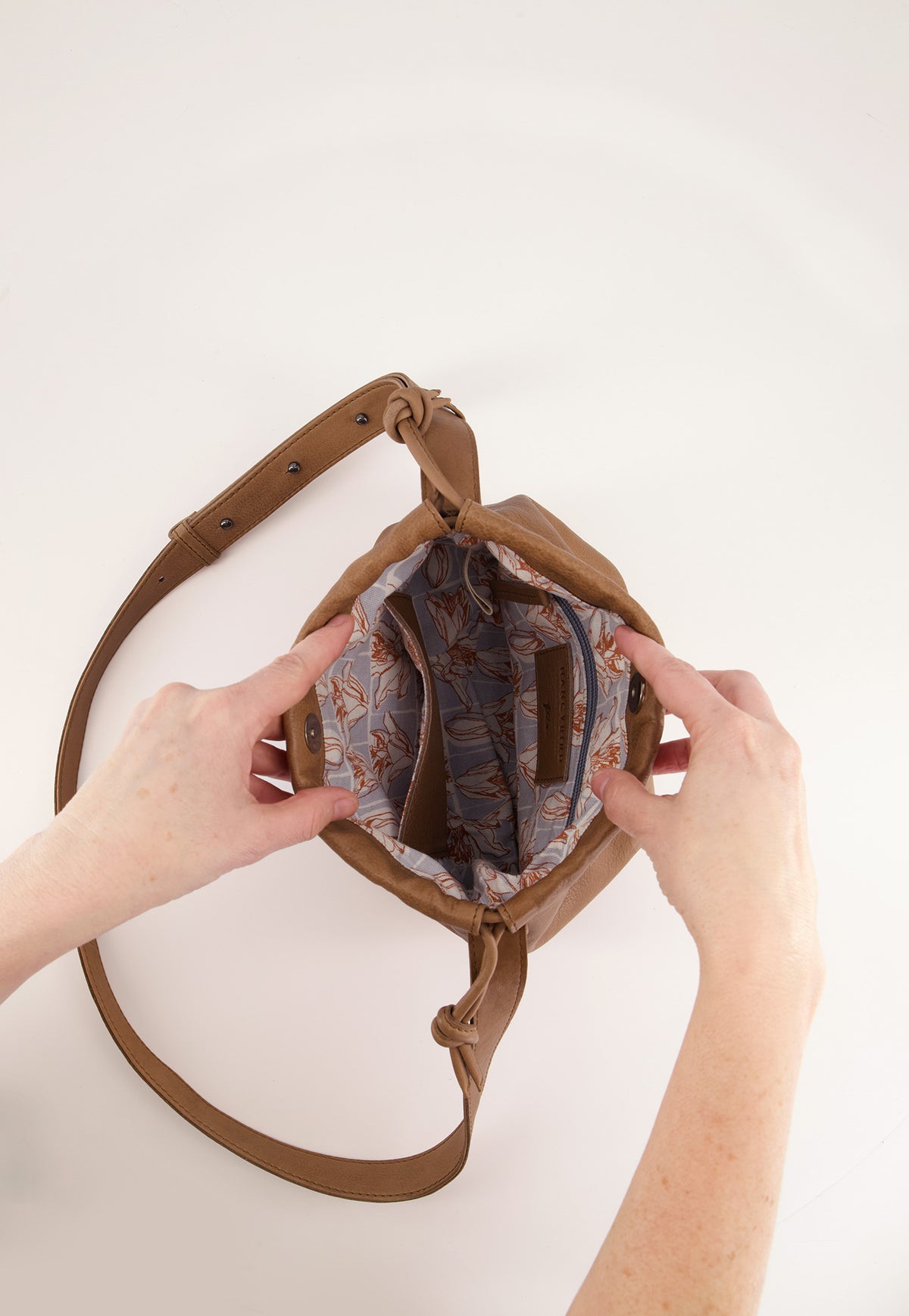 Alli Pouch Bag